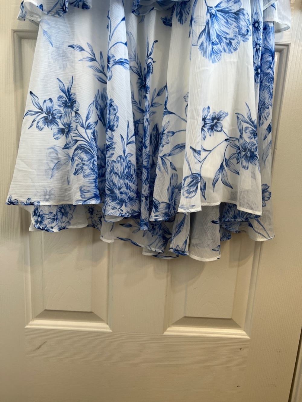 Calvin Klein Blue White Floral Midi Chiffon Dress with Pleated Skirt size 6 - Picture 13 of 14